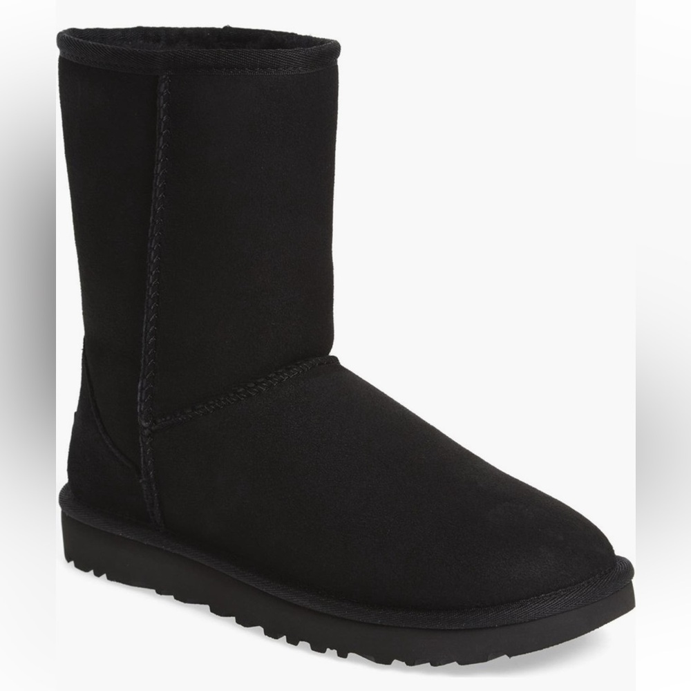 NIB UGG | Classic II Genuine Shearling Lined Short Boots | Black | Size 9